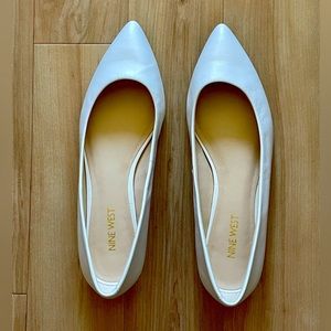 Nine West white pointy toe flat, women’s sz 8.5